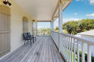 Gorgeous coastal home with plenty of space with shared pool & beach access - 0