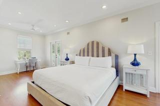 Gorgeous coastal home with plenty of space with shared pool & beach access - Destin - 1