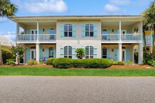 Exceptional private home pet friendly with private patio and shared pool - 0