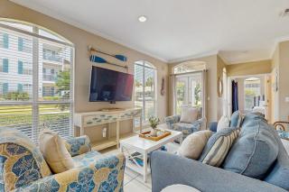 Exceptional private home pet friendly with private patio and shared pool - 9
