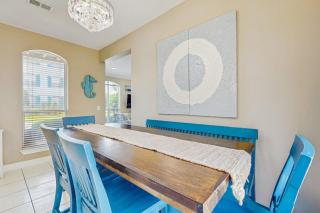 Exceptional private home pet friendly with private patio and shared pool - 4