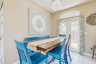 Exceptional private home pet friendly with private patio and shared pool - 3