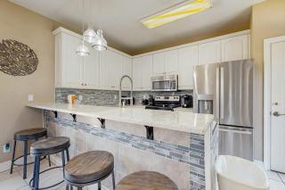 Exceptional private home pet friendly with private patio and shared pool - 2