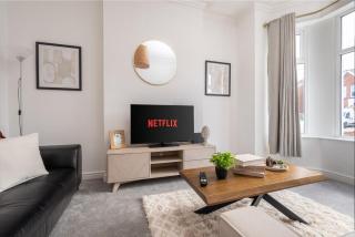 Stylish Southport Home Sleeps 4 - 6