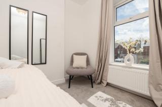 Stylish Southport Home Sleeps 4 - 4
