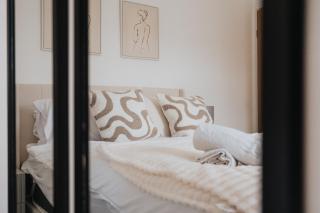 Stylish Southport Home Sleeps 4 - 2