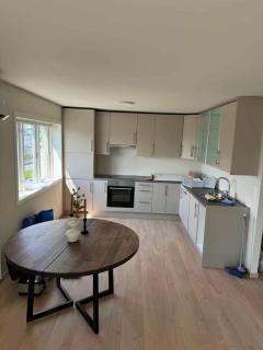 Central 3-Bedroom Apartment Free Parking & Wifi - 1