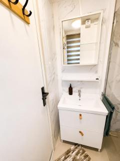 Cozy wellness cabin with home cinema and private jacuzzi ,sauna and garden between Amsterdam Haarlem and Schiphol Airport - 1