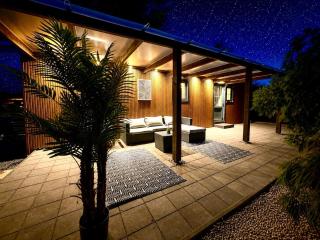 Cozy wellness cabin with home cinema and private jacuzzi ,sauna and garden between Amsterdam Haarlem and Schiphol Airport - 1
