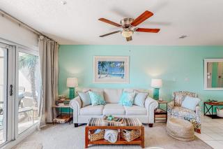 Pet-friendly pools hot tub & balcony with Gulf-side calm - 8