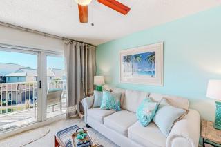 Pet-friendly pools hot tub & balcony with Gulf-side calm - 6