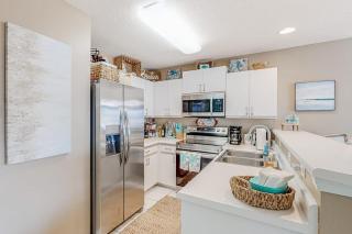 Pet-friendly pools hot tub & balcony with Gulf-side calm - 3