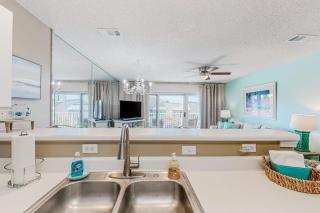 Pet-friendly pools hot tub & balcony with Gulf-side calm - 1