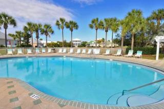 Beautiful condo with pool & hot tub - steps to the Gulf & close to shopping & dining - 9