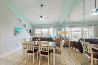 Beautiful condo with pool & hot tub - steps to the Gulf & close to shopping & dining - 4