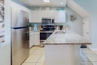 Beautiful condo with pool & hot tub - steps to the Gulf & close to shopping & dining - 1