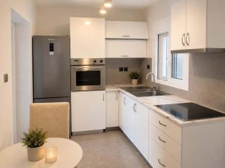 Cozy Stay in Athens near the Metro Station Mosxato - 5