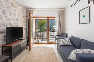Historic Waterfront Apartment - 3