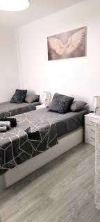 ICON Beach Apartment - 1 Min to Beach & Free Garage - 9