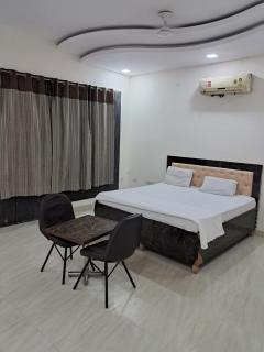 PLAY HOTEL PREET RESIDENCY couple friendly - 5