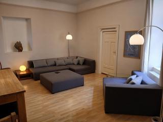 EXCLUSIVE USE 80m2 2BR 1 Living 4 Guests City Center Quiet Courtyard Koszyki Apartments - 2