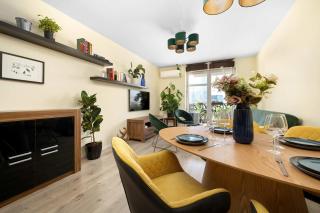 Stylish Apartment with a Bath and a Balcony in the City Centre by Noclegi Renters - 2