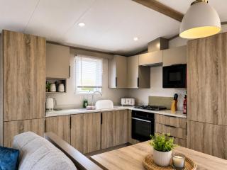 Lazy Bunny Lodge with Hot Tub - 9