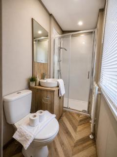 Lazy Bunny Lodge with Hot Tub - 7