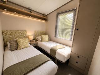 Lazy Bunny Lodge with Hot Tub - 4