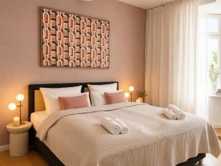 Sali Homes - Urban Escape Bayreuth - Modern Studio with Balcony & City View - 8