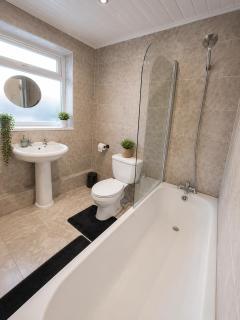 Designed for Team Stays, City Centre, Sleeps 9! - 5