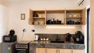 MG's Tranquil Studio Apartment in charming Nanyuki with views of Mt Kenya & a Work Desk - 7
