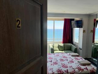 Larnaca Seaview Rooms - 6