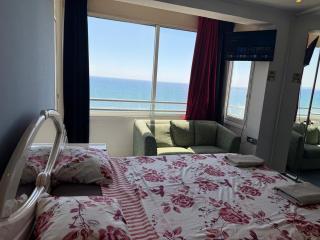 Larnaca Seaview Rooms - 4