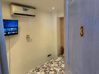Larnaca Seaview Rooms - 1
