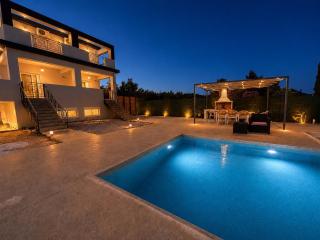 Paloma Mansion- Villa with Private Pool Embraced by Nature By Villa Mana Gers - 6