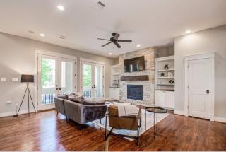 Southern Charm Meets Easy Convenience 5 mins to DT - 9