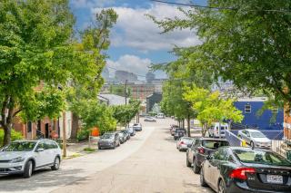 Mansfield Retreat - A Chic Downtown Experience - 2