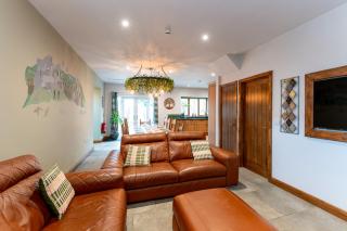 Stylish Lodge in the Peak District sleeps up to 9 - 4