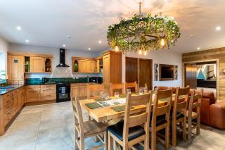 Stylish Lodge in the Peak District sleeps up to 9 - 5