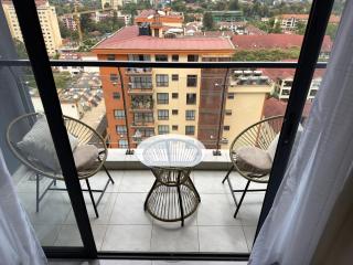 1BR Kilimani Apt Pool, Gym, Balcony, Junction Mall - 4