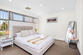 4 bedroom luxury modern home near the beach and parks - 9
