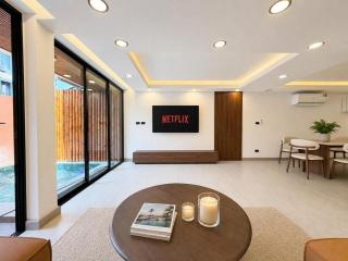5 Bedroom Central Bangkok Pool Villa with Netflix - 8