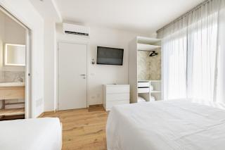 Villa with 5 Bedrooms and 5 Bathrooms Wi-Fi & Private Parking - P r a t u r e c c i Group - 7
