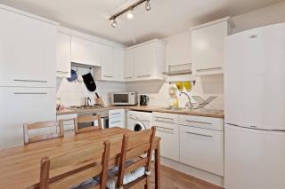 Modern 2 Bedroom Apartment in Homerton - London - 7