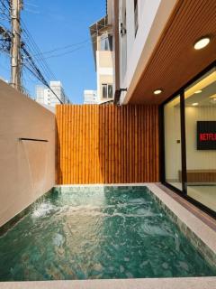 5 Bedroom Central Bangkok Pool Villa with Netflix - 7