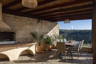 Ilys Home, a Country-chic Retreat with Pool & BBQ, By ThinkVilla - 6