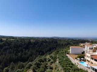 Ilys Home, a Country-chic Retreat with Pool & BBQ, By ThinkVilla - 8