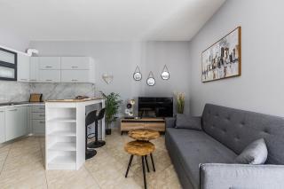 Lungomare Comfort 2BR Stay by PikHost - 0