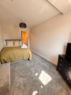 5 Bed Contractor & Family Stay Parking Sleep 8 - 6
